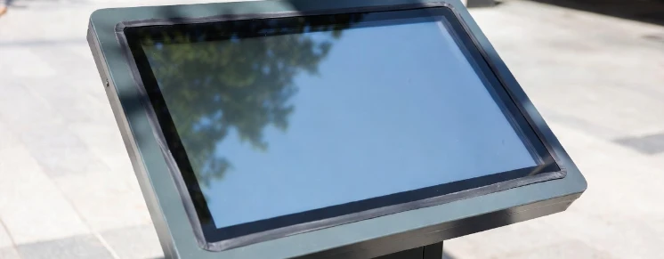 Outdoor touchscreen kiosk featuring PCAP flush-mount glass, sealed gasket designs, and a high brightness 2500 nits display optimized for direct sunlight and weather resistance Outdoor touchscreen kiosk featuring PCAP flush-mount glass, sealed gasket designs, and a high brightness 2500 nits display optimized for direct sunlight and weather resistance